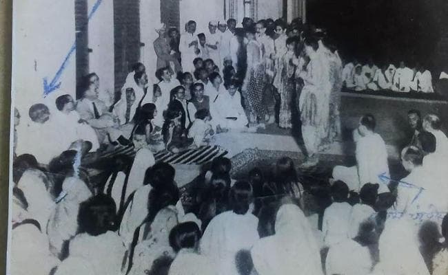 Gandhi@150 : दलित युवक की ढोलक की थाप पर सरायकेला के राजकुमार को नाचते देख दंग रह गये थे महात्मा गांधी