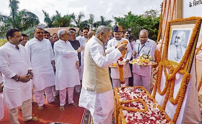 राष्ट्रपिता महात्मा गांधी के सपनों को साकार करने का लें संकल्प : राज्यपाल