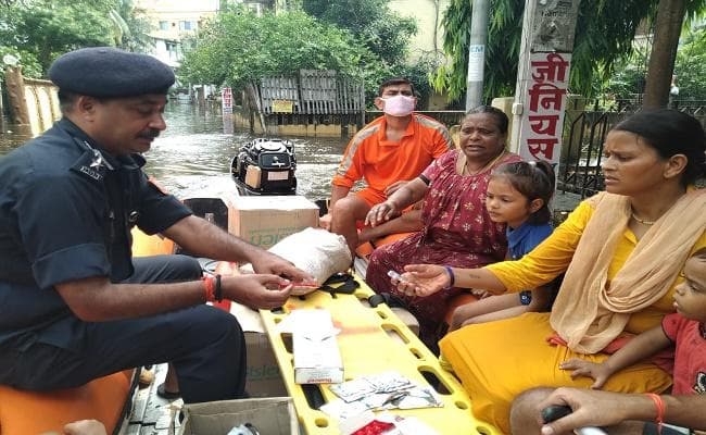 पटना में जल बना जंजाल : एनडीआरएफ द्वारा छठे दिन भी जारी रहा राहत व बचाव ऑपेरशन