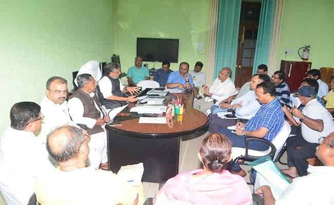 पटना में जल निकासी वाले इलाकों में ब्लिचिंग व दवाओं का हो सघन छिड़काव : उपमुख्यमंत्री