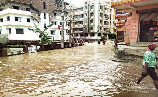 दानापुर : जलजमाव से लोग परेशान, नहीं हो रही निकासी