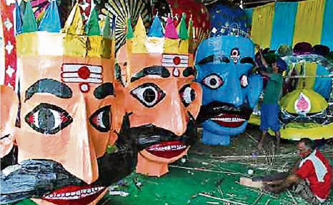 महंगाई की मार से छोटा हो गया रावण का कद, 60-70 फीट की जगह इस बार बन रहे 40 फीट के पुतले