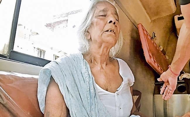 जलजमाव में फंसी तीन जिंदगियों की कहानियां, जो आपको कर देंगी परेशान