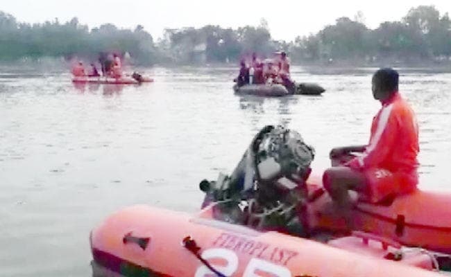 बिहार : कटिहार में नाव पलटने से तीन की मौत, 20 से ज्यादा लोग लापता