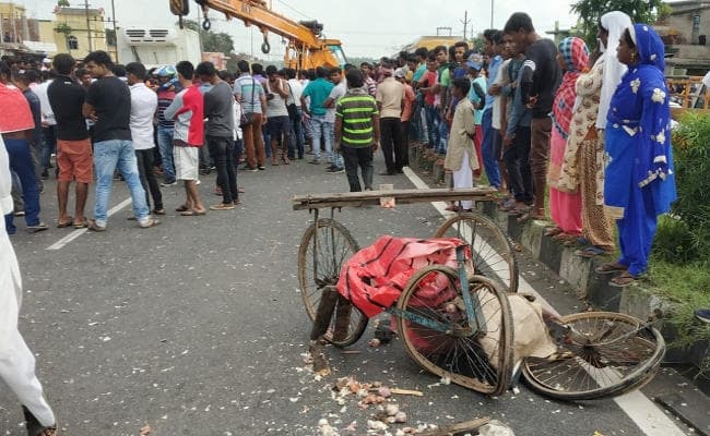 Ranchi : ओरमांझी में पिकअप वैन ने रिक्शा को रौंदा, एक की मौत