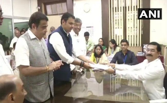 महाराष्ट्र विधानसभा चुनाव: सीएम देवेंद्र फड़णवीस ने भरा पर्चा, इस सीट से दिखाएंगे दम