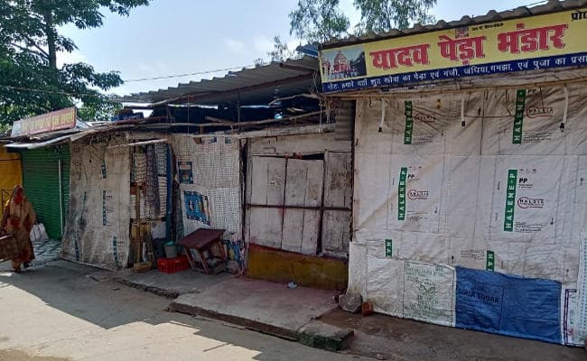 Jharkhand : बीजेपी के राष्ट्रीय कार्यकारी अध्यक्ष जेपी नड्डा के रजरप्पा आने से पहले बंद करायी गयी दुकानें