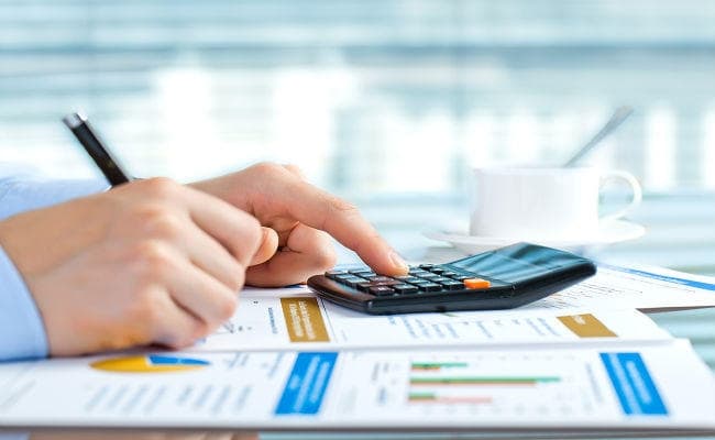 क्या आपको अपने PF के पैसे FD में निवेश करने चाहिए?