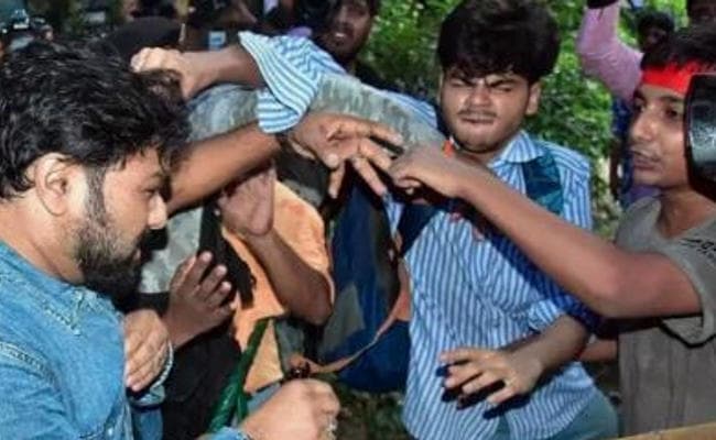 पश्चिम बंगाल में संस्कृत कॉलेज के विद्यार्थी पर हमले के आरोप में 10 गिरफ्तार
