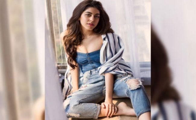 पूजा बेदी की बेटी आलिया एफ का बॉलीवुड डेब्यू, एक साथ साइन की 3 फिल्में