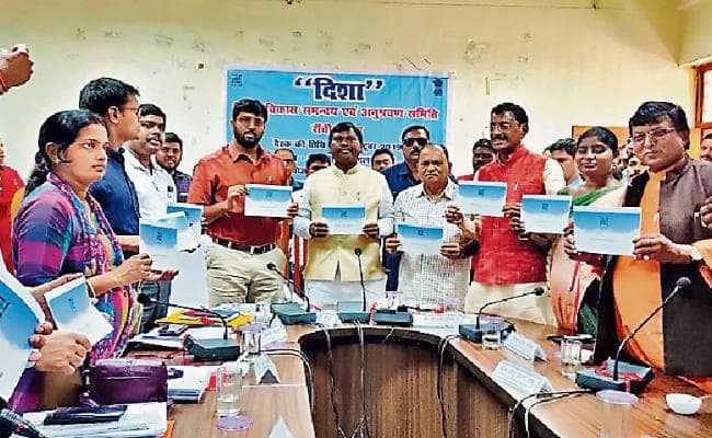 रांची : बेहतर समन्वय से योजनाओं काे सफल बनायें : अर्जुन मुंडा