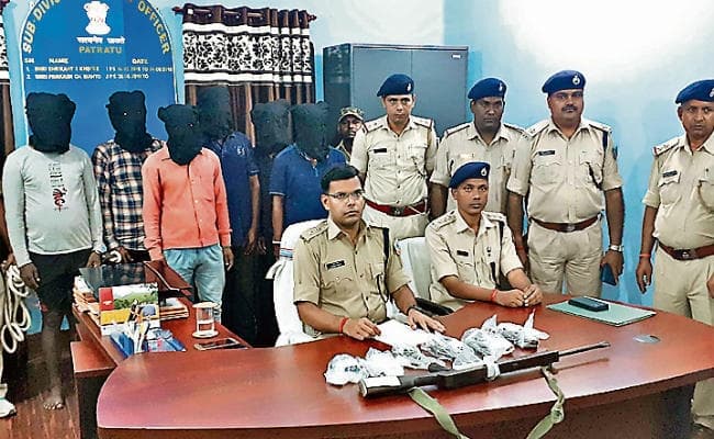 टीपीसी एरिया कमांडर के साथ छह उग्रवादी पकड़ाये