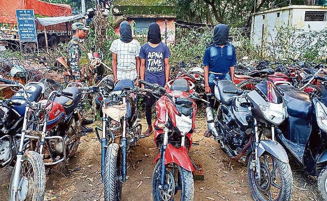 खूंटी : उग्रवादियों को बेचते थे बाइक, तीन गिरफ्तार