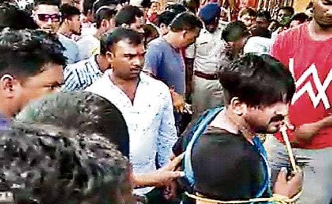 सोनू इमरोज हत्याकांड का बदला लेने आये थे चार शूटर, रांची के इस पंडाल के पास लोगों ने पकड़ा, पिटाई की, पुलिस को सौंपा