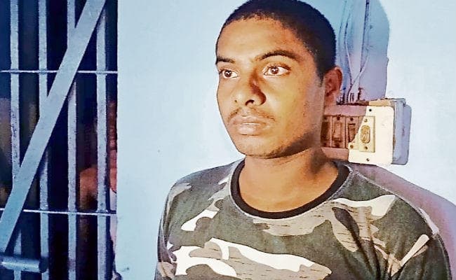 सेक्स रैकेट का खुलासा व्हाट्सएप से तलाशते थे ग्राहक