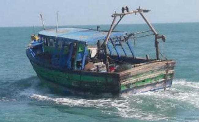 बीएसएफ ने कच्छ के पास दो पाकिस्तानी नौकाएं जब्त की