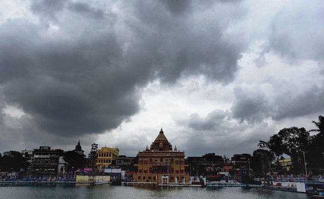 Weather Alert: दुर्गा पूजा उत्सव का रंग फीका कर सकती है बारिश