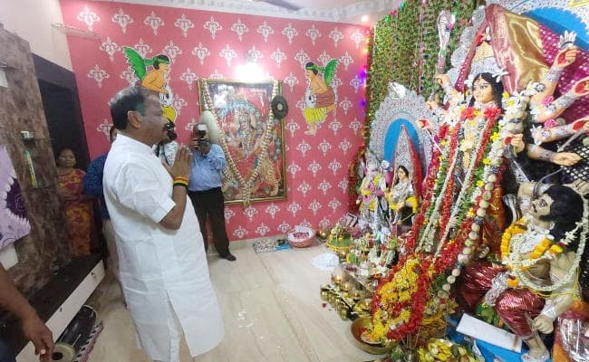 नवरात्रि : मुख्यमंत्री रघुवर दास ने महाअष्टमी के दिन जमशेदपुर में की मां दुर्गा के महागौरी रूप की आराधना