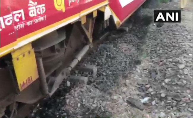 टला बड़ा हादसा, लखनऊ-आनंद विहार ट्रेन की दो बोगियां पटरी से उतरीं