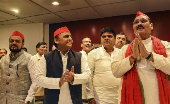पूर्व सांसद रमाकांत यादव आैर फूलन देवी की बहन सपा में शामिल