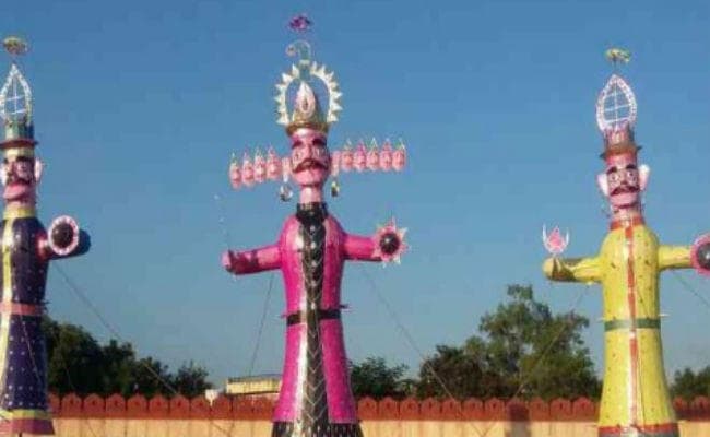 एक ऐसा गांव जहां छह महीने पहले ही नाक काट कर दिया जाता है रावण का अंत