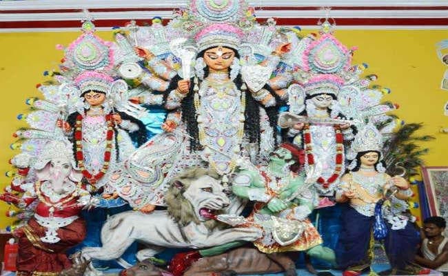 दुर्गा पूजा की धूम : मां अंबे का दर्शन कर श्रद्धालु हो रहे निहाल