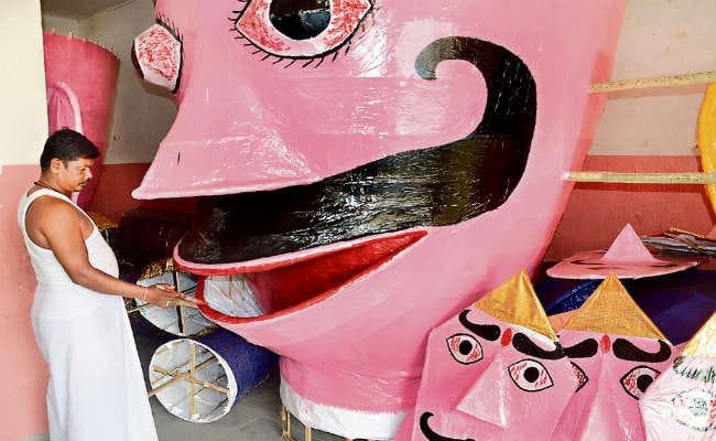 मोरहाबादी में 65 फीट रावण के पुतले का होगा दहन, तैयारी पूरी, रंग-बिरंगी आतिशबाजी होगी आकर्षण का केंद्र