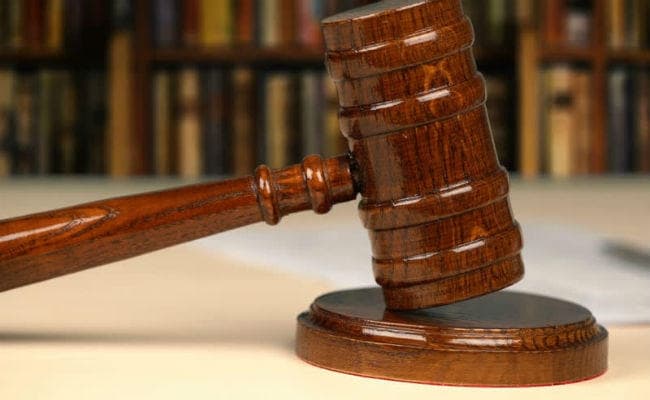 उत्तर प्रदेश : अदालत ने फरार चल रहे सपा विधायक की संपत्ति कुर्क करने का दिया आदेश