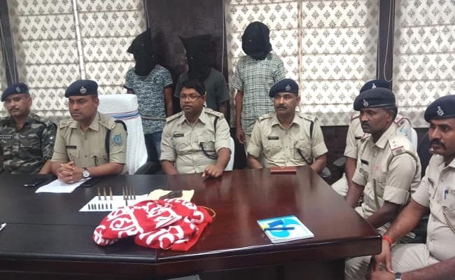 Jharkhand : खूंटी से हथियार के साथ भाकपा माओवादी के तीन नक्सली गिरफ्तार