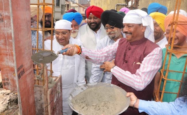 मुख्यमंत्री रघुवर दास ने जमशेदपुर में की अरदास, गरीबों की मदद की अपील की