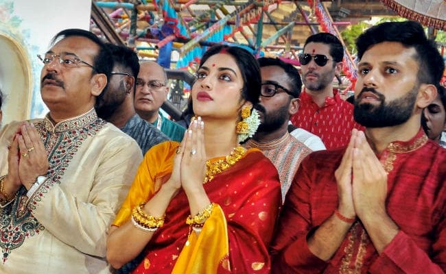 नुसरत जहां के दुर्गा पूजा उत्सव में हिस्सा लेने पर मौलाना ने साधा निशाना