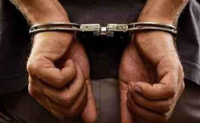 आईपीएल सट्टेबाजी में पैसा हारने के बाद मालिक के यहां से चुराया 25 किलो सोना, गिरफ्तार