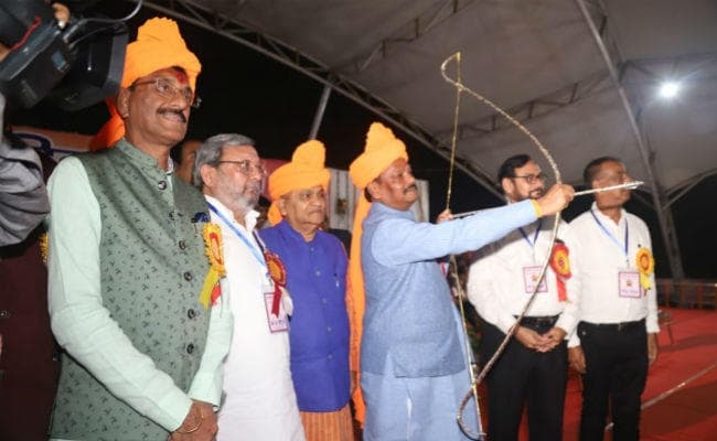 रांची : रघुवर के तीर से जला रावण, मुख्यमंत्री मोरहाबादी और अरगोड़ा में आयोजित रावन दहण कार्यक्रम में हुए शामिल