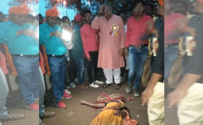 दशहरा मेला में बेकाबू ट्रक ने महिला को कुचला, मौत, लोगों ने किया सड़क जाम, पुलिस को पीटा