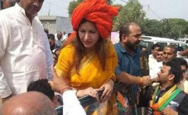 नहीं लगाए ''भारत माता की जय'' के नारे, बीजेपी प्रत्याशी सोनाली फोगाट बोली - पाकिस्‍तान से आए हो क्या ?