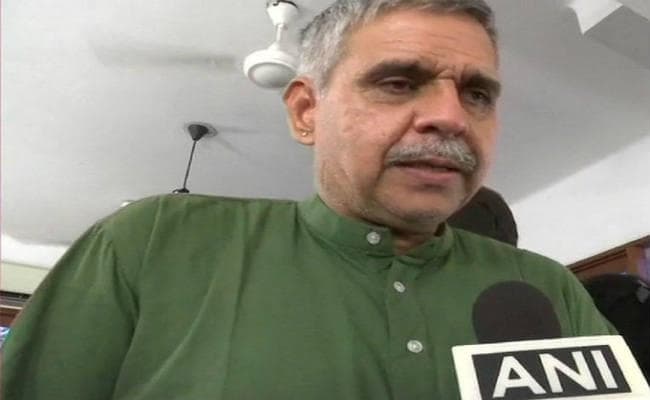 #RafalePujaPolitics: रक्षा मंत्री राजनाथ  द्वारा राफेल की पूजा पर कांग्रेस नेता ने कसा तंज, कहा- सरकार ड्रामे में माहिर