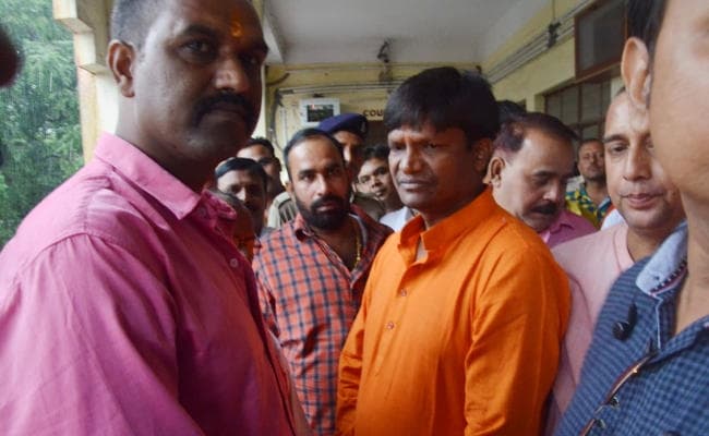 Dhanbad :बाघमारा विधायक ढुल्लू महतो सहित पांच को 18 माह की सजा, हाइकोर्ट में करेंगे अपील