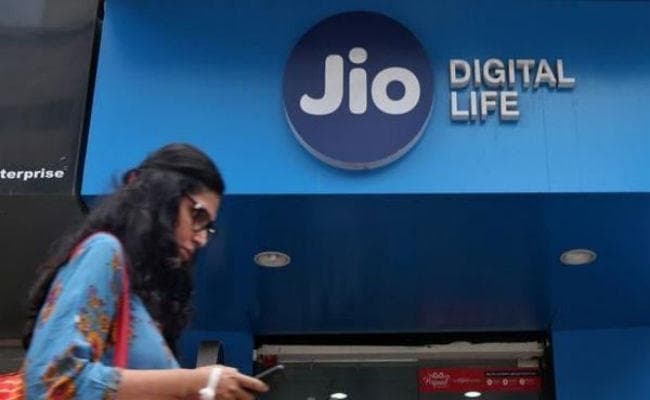 Reliance JIO से दूसरे नेटवर्क पर कॉल के लिए लगेगा चार्ज, बदले में मिलेगा DATA