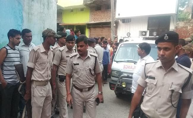 दिन दहाड़े घर में घुस सोई महिला की रॉड से पीटकर हत्या, कोहराम