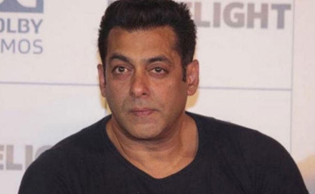 सलमान के बंगले पर क्राइम ब्रांच का छापा, पुलिस के हाथ लगा 29 साल से फरार अपराधी