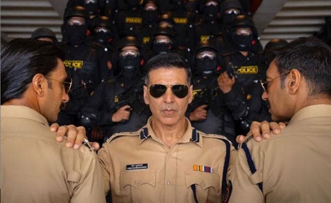 #Sooryavanshi: अक्षय कुमार का लुक आया सामने, अजय देवगन और रणवीर सिंह संग आये नजर