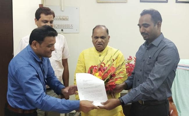 Jharkhand : सरकार ने की 15 नगर प्रबंधकों की नियुक्ति, नगर विकास मंत्री सीपी सिंह ने बांटे नियुक्ति पत्र