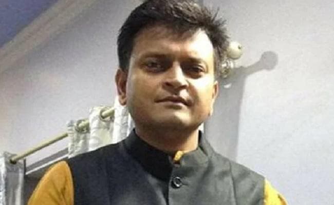 जदयू नेता अजय आलोक ने कहा, मुझसे इतनी असहजता हो गयी है तो मुझे निकाल दीजिए