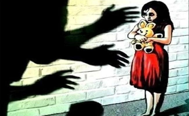 नाबालिग लड़की से सामूहिक दुष्कर्म में रिमांड