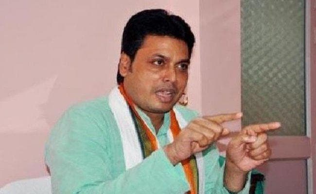 फेसबुक पोस्ट में त्रिपुरा के मुख्यमंत्री का बेटा बंदूक के साथ दिखा, कांग्रेस ने जांच की मांग की