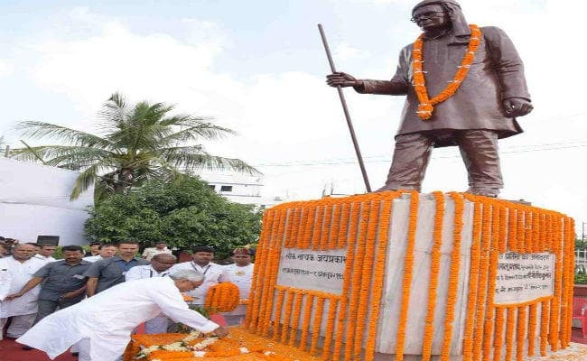 जयंती पर जेपी को राज्यपाल और सीएम सहित कई नेताओं ने किया माल्यार्पण, पार्टी कार्यालयों में अर्पित किये गये श्रद्धासुमन