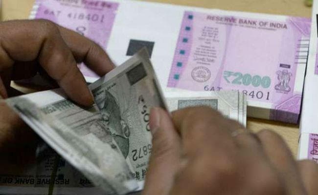 गलत नियुक्त अफसर को मिल रहा तीन लाख वेतन, जानें पूरा मामला