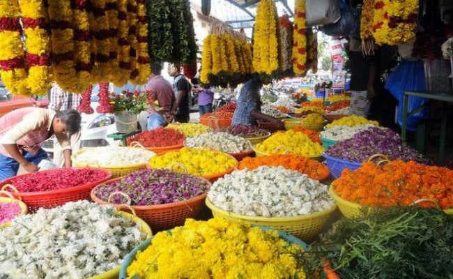 माैसम की बेरूखी से फूल बाजार में छायी मंदी