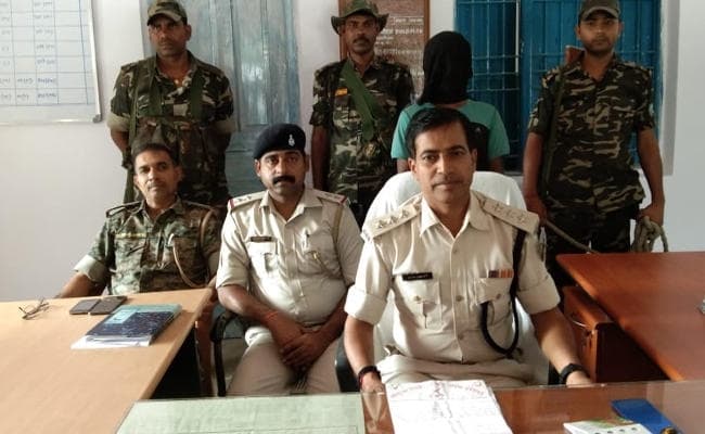 हजारीबाग से पीएलएफआइ का सरगना गिरफ्तार, लेवी वसूलने आये उग्रवादी को जरजरा जंगल से पकड़ा गया