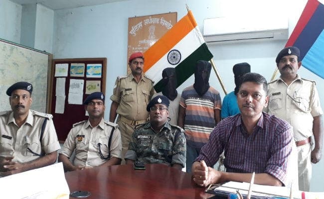 सिमडेगा : डकैती की योजना बना रहे 3 अपराधी देसी कट्टा के साथ गिरफ्तार